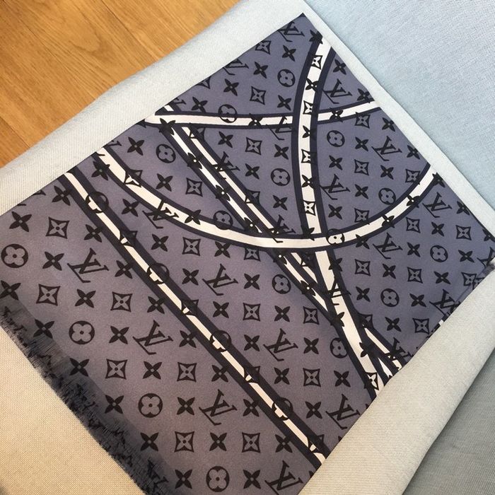 Louis Vuitton Scarf LVS00130